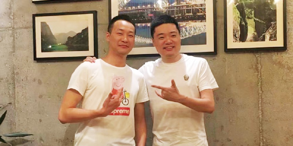 职业斯诺克选手－丁俊晖(左二)