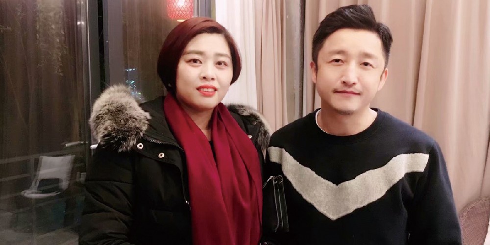 奥运会拳击冠军－邹市明(左二)